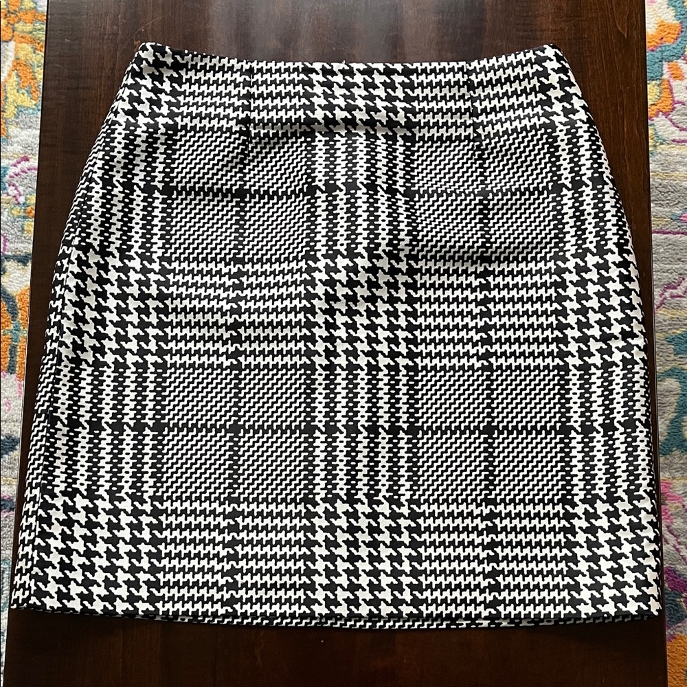 White House Black Market Houndstooth Pencil Skirt